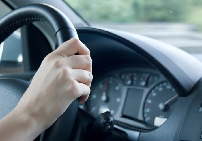 Moniteur d'auto-école pour passage du permis de conduire en conduite supervisée au havre, Havre, Auto-école Safe Conduite